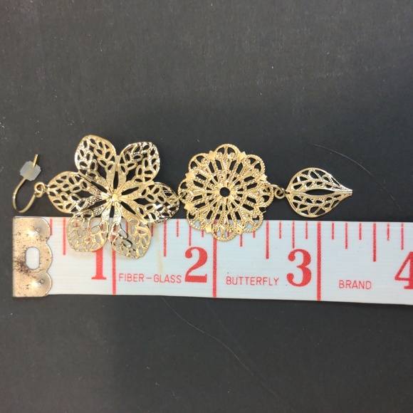 BCBG gold-colored Filagree drop earrings - Picture 3 of 3